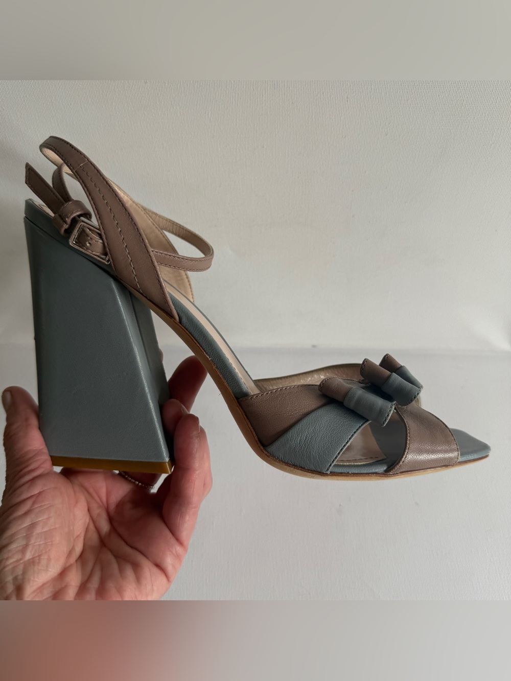 Cavallini Women's Taupe and Slate Blue Bow Slingback Heel Sandals Women Size 9 - Picture 4 of 13